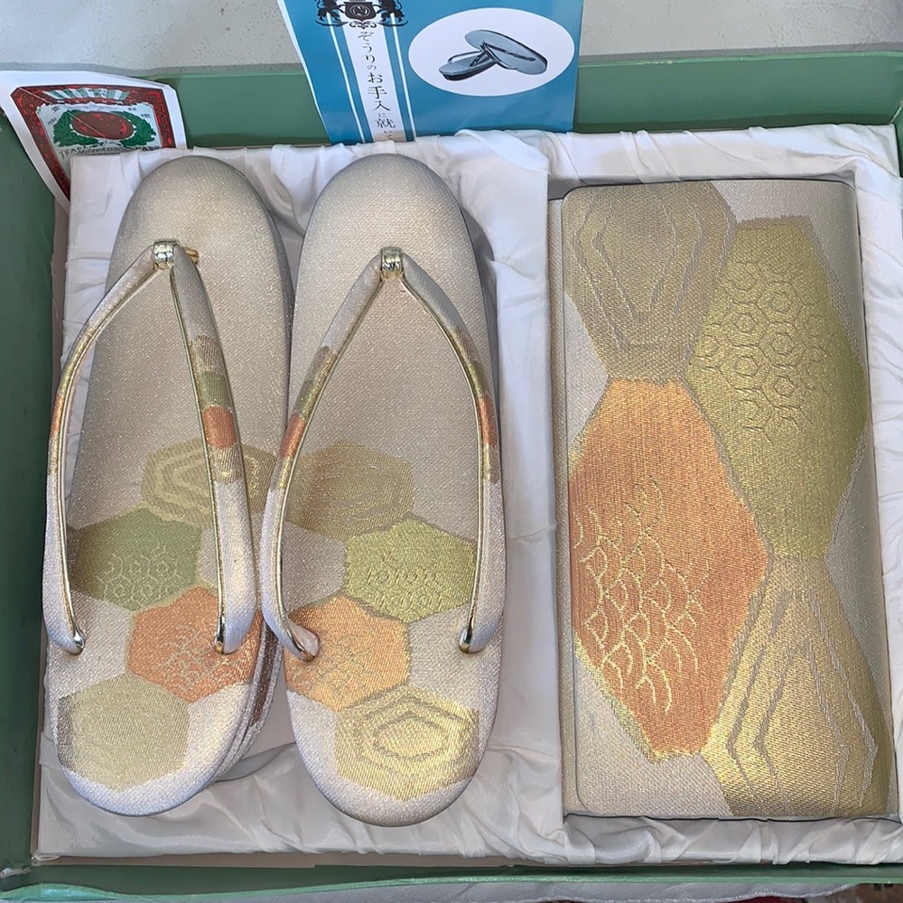 Vintage Japanese sandals/cutch
